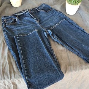 Ladies Old Navy Size 16 Mid Rise Curvy Profile Jeans Inseam 30 inches